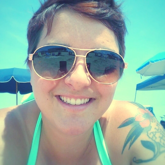 Meet your Posher, Whitney - Picture 1 of 1